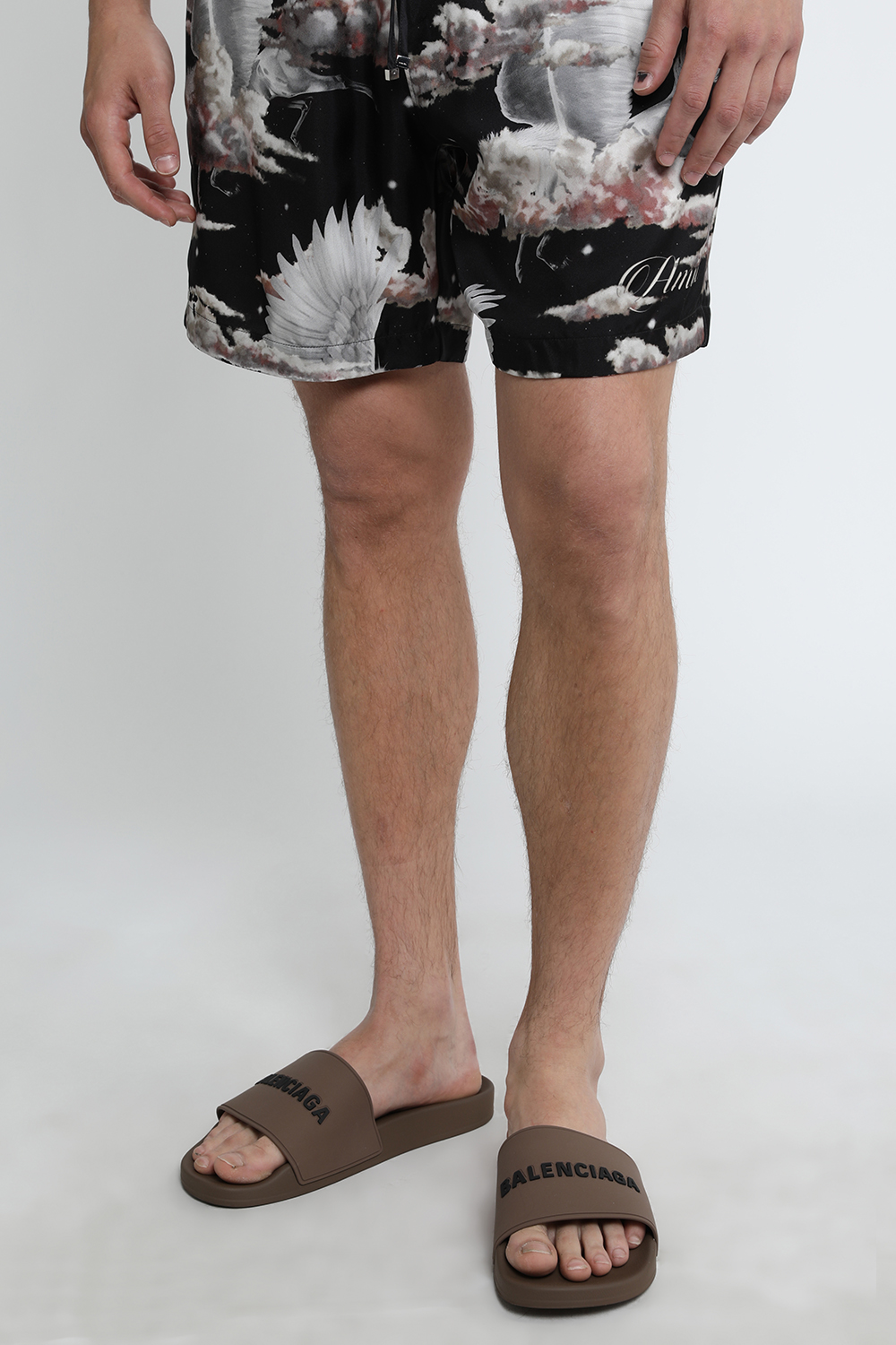 תמונת כל הלוק של כפכפי סליידס